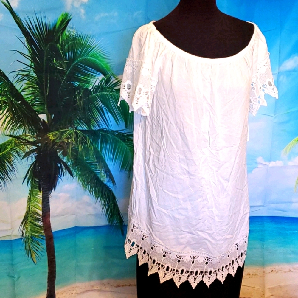 Iris white lace trim juniors dress size Medium